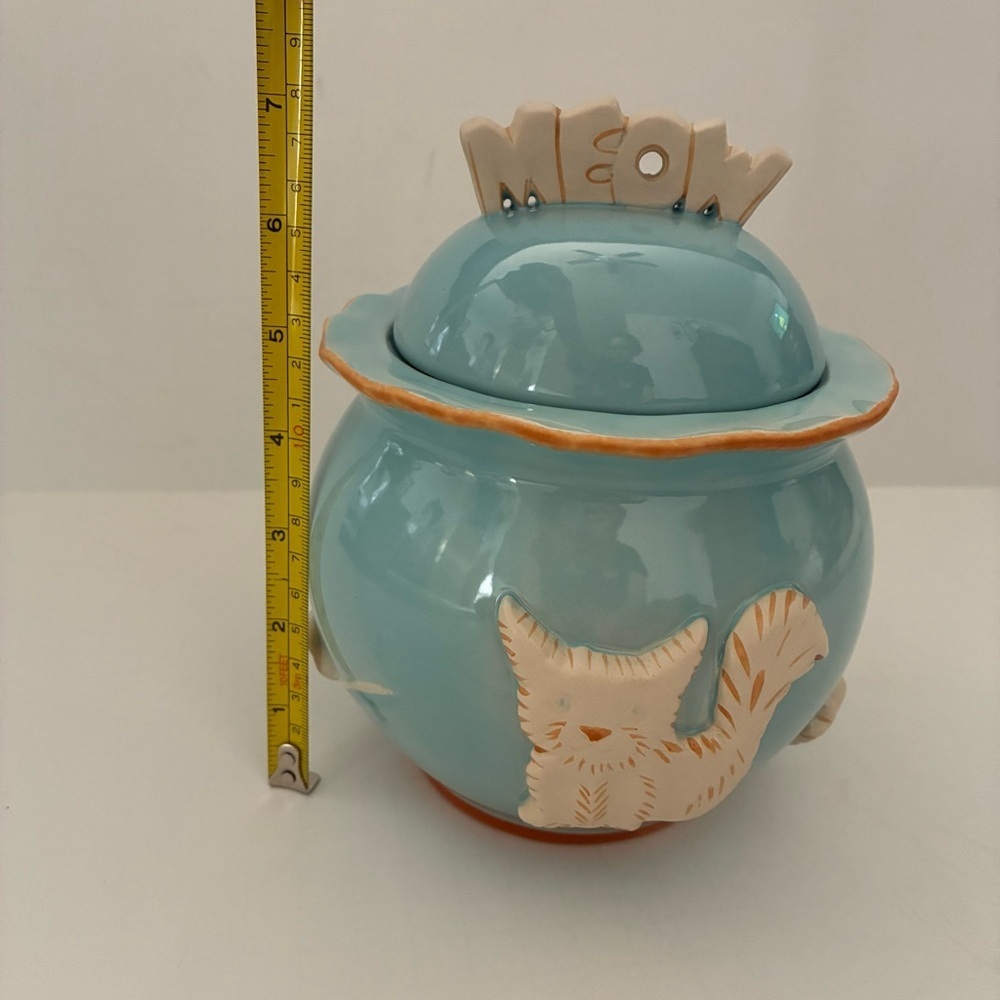 Carmel Ceramica Cat Cookie jar with “Meow” lid - Picture 11 of 16
